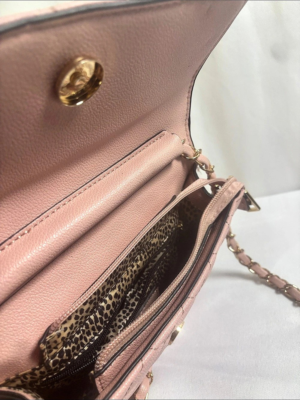 Quilted Shoulder Bag in Pink Like New - Picture 3 of 3